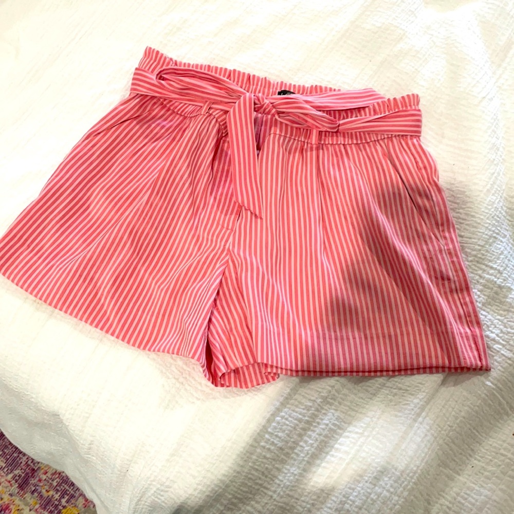 5/$22 NWT Loft pink striped shorts